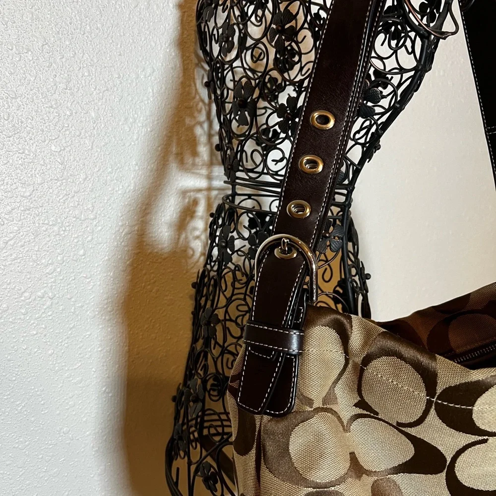 Coach - Picture 8 of 16